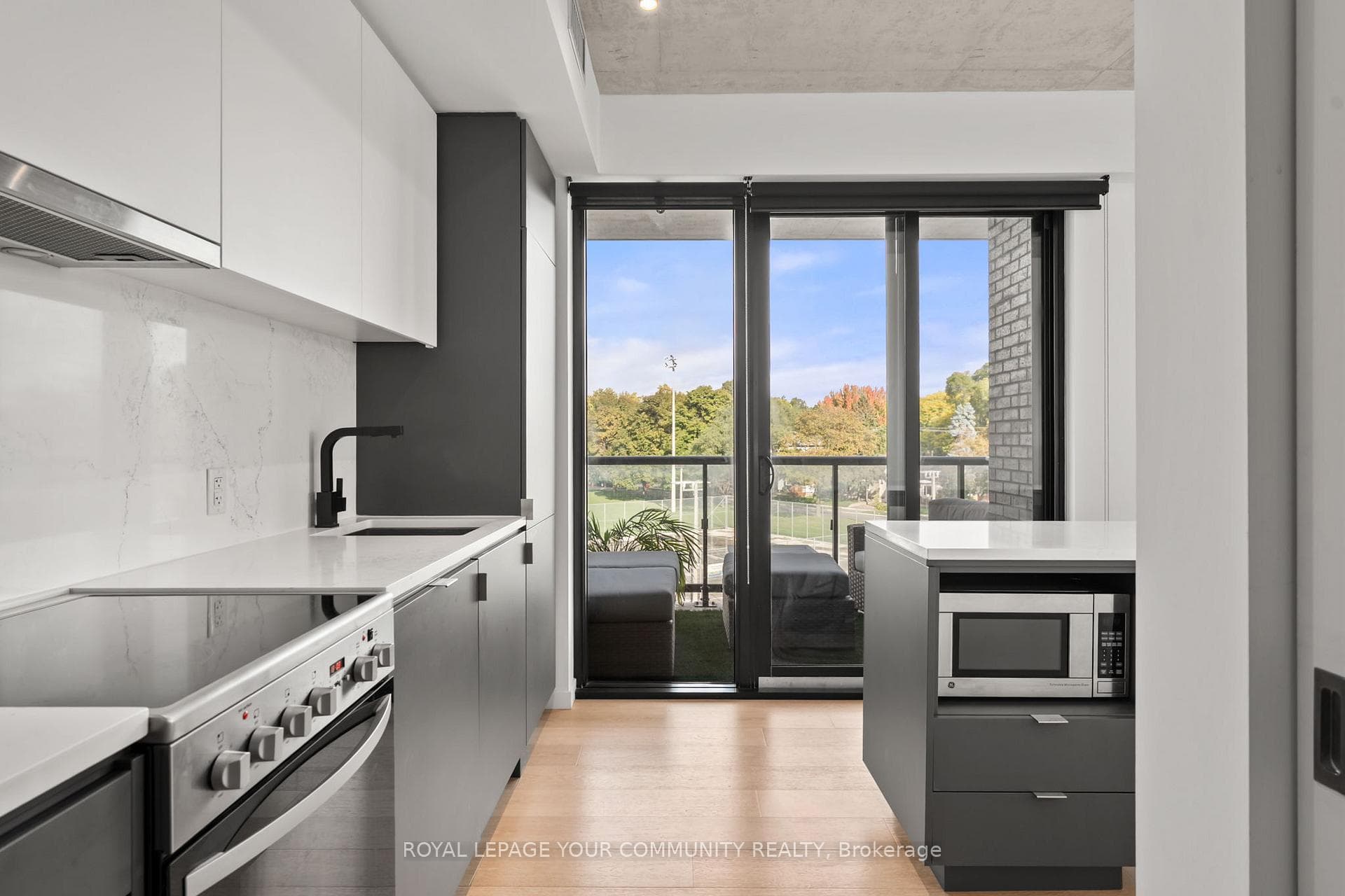 7 Smith Crescent Unit 325 photo 10