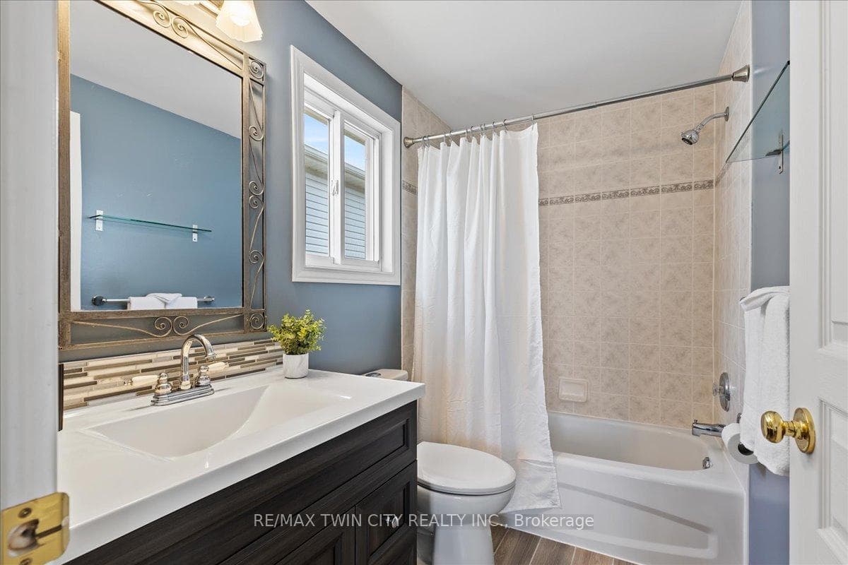 Lovely ensuite bathroom
