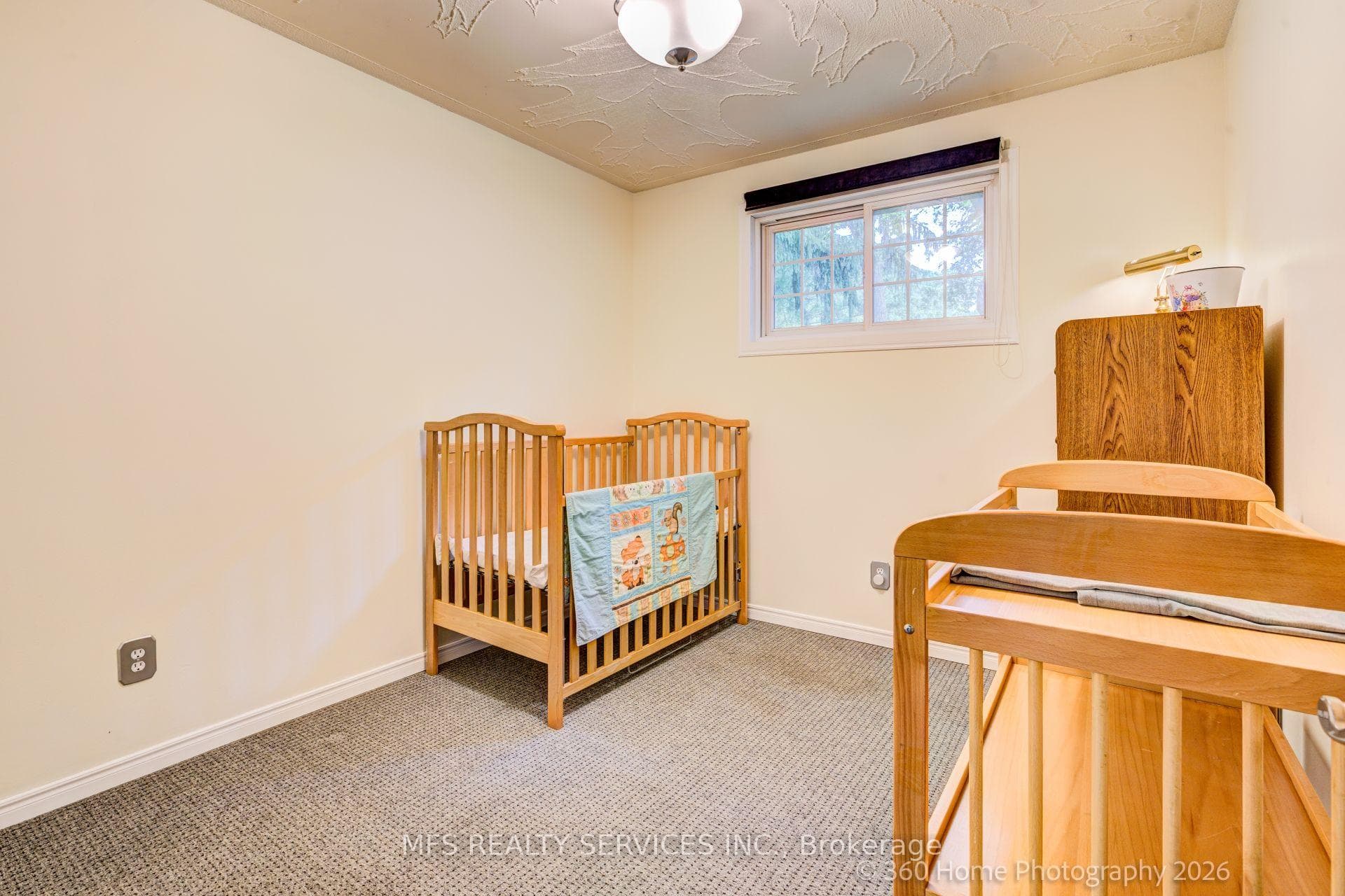 47 Deep Dene Drive photo 34