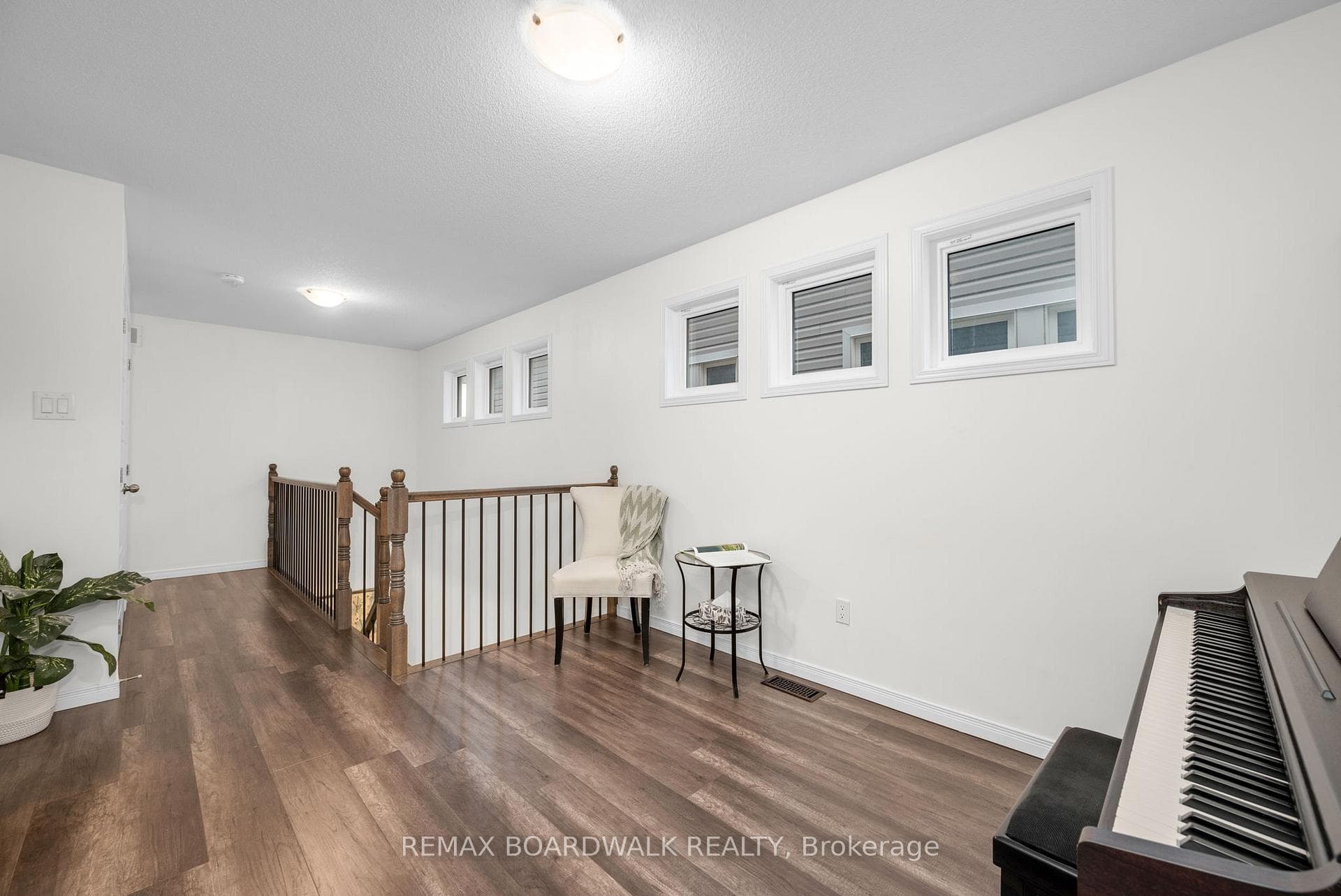 302 Haliburton Heights photo 30