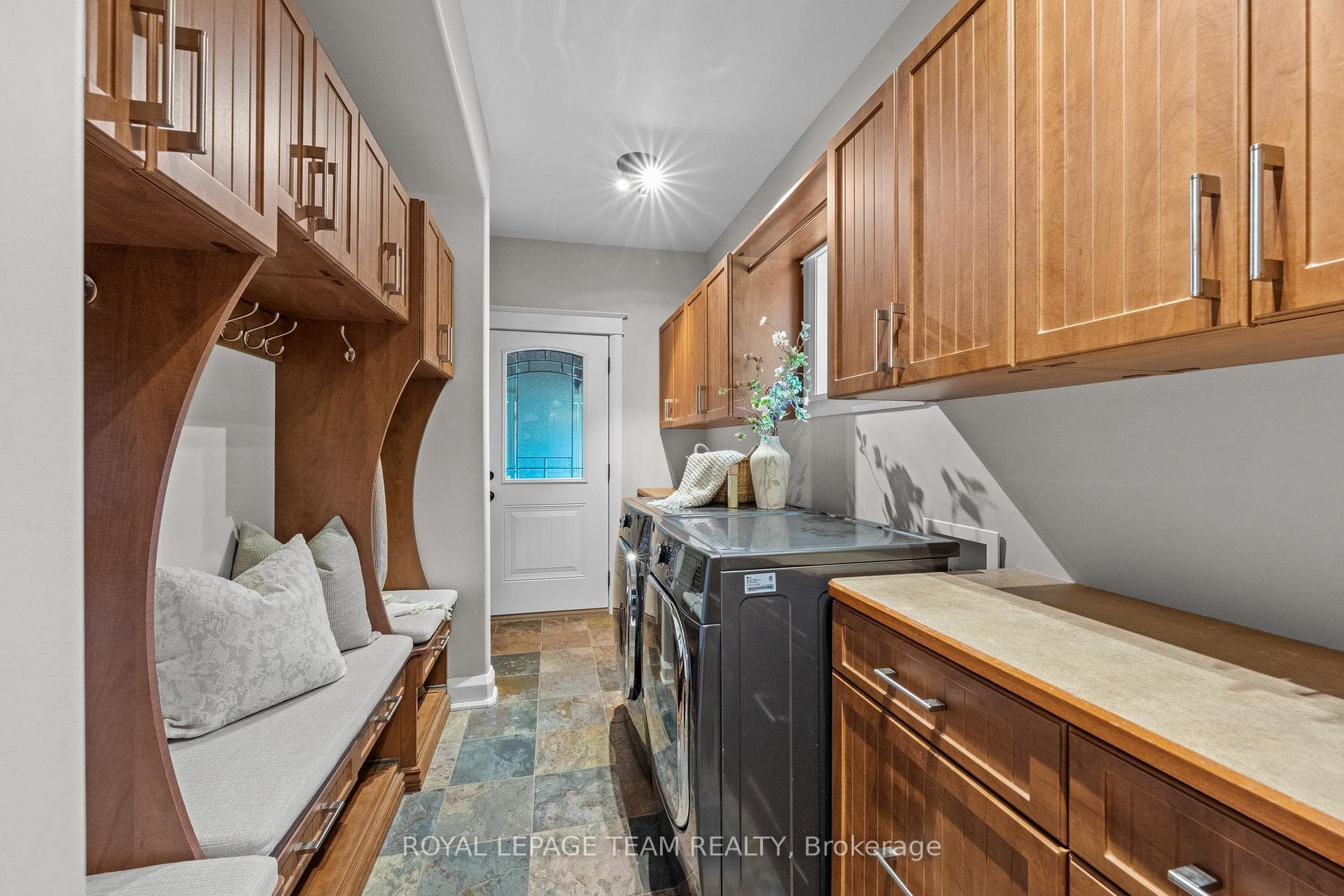 1560 Maley Lane photo 32