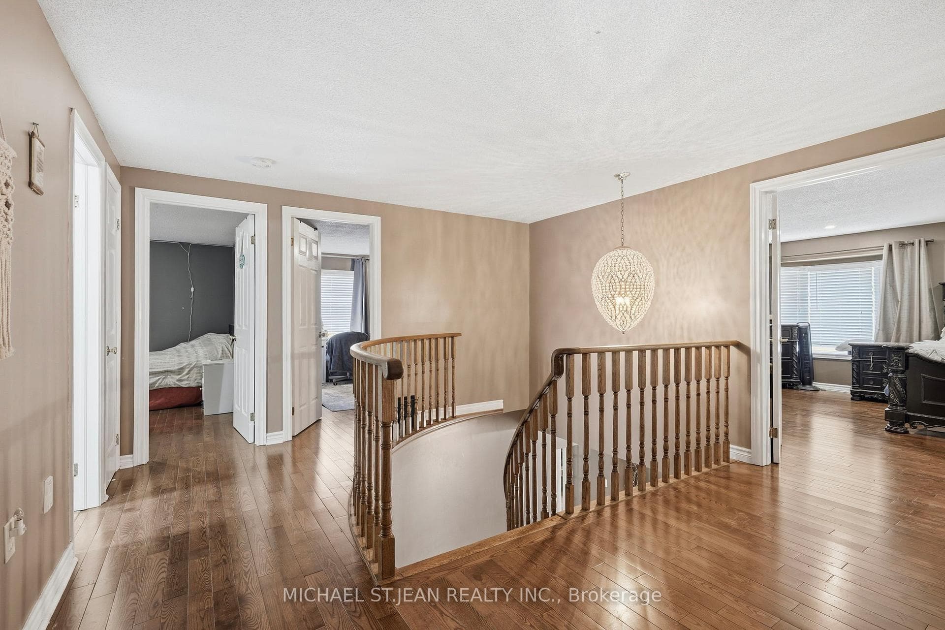 55 Woodside Square photo 23