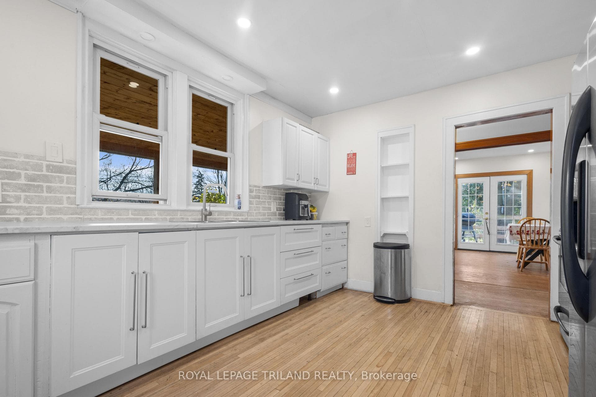1248 SOUTHDALE Road photo 15
