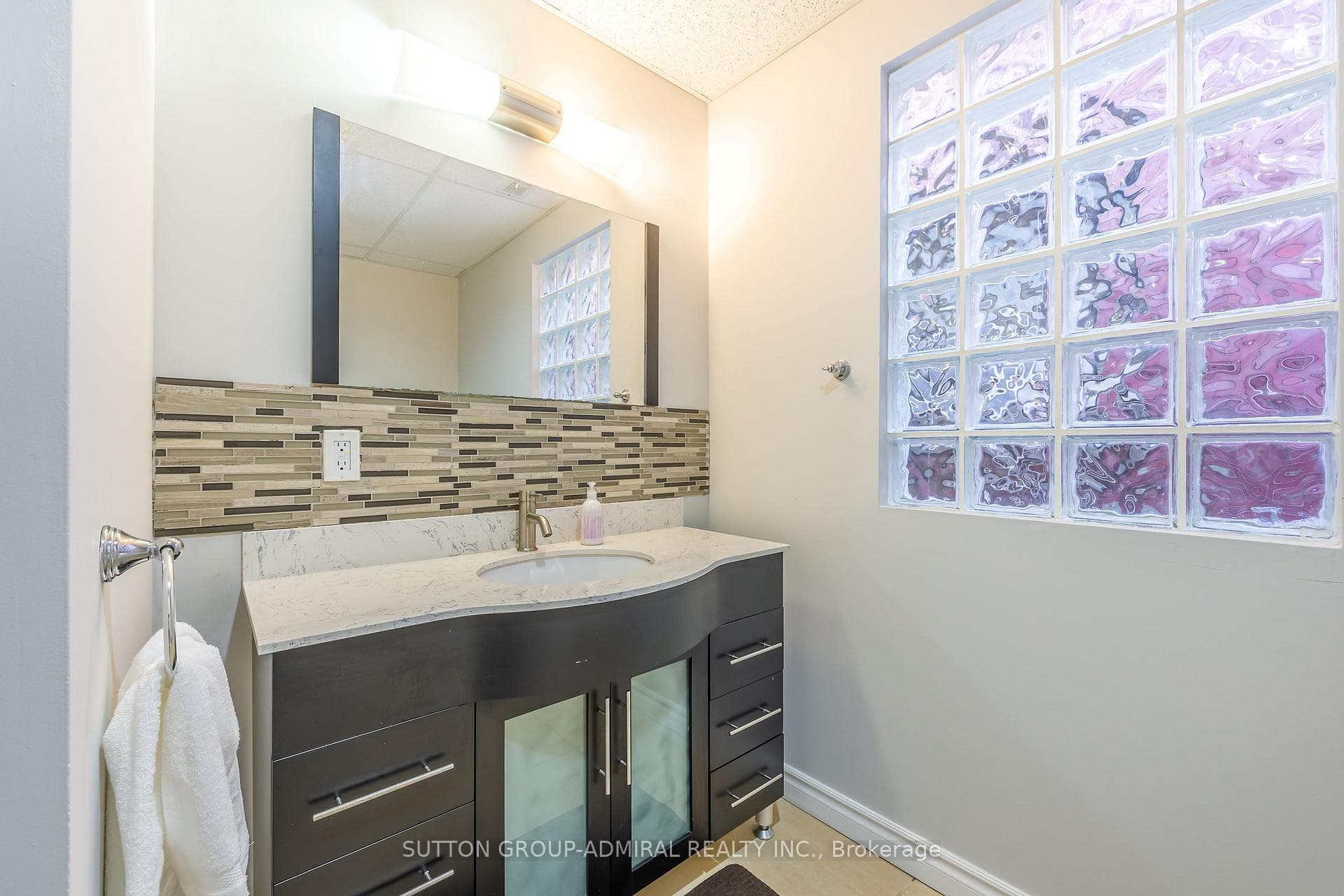 4497 Queen Street photo 29