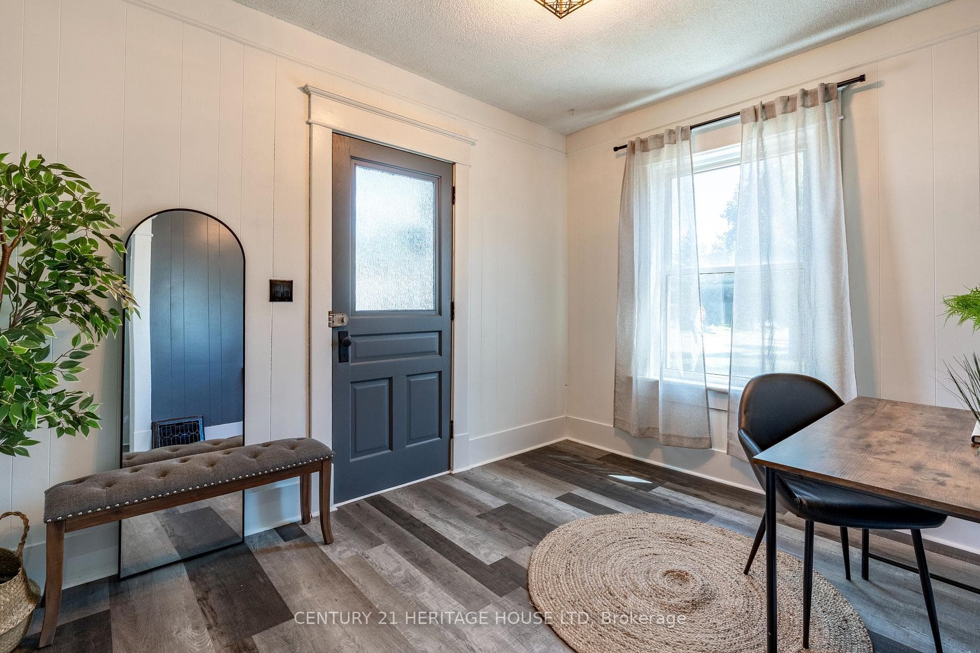 562 Laurel Street photo 3