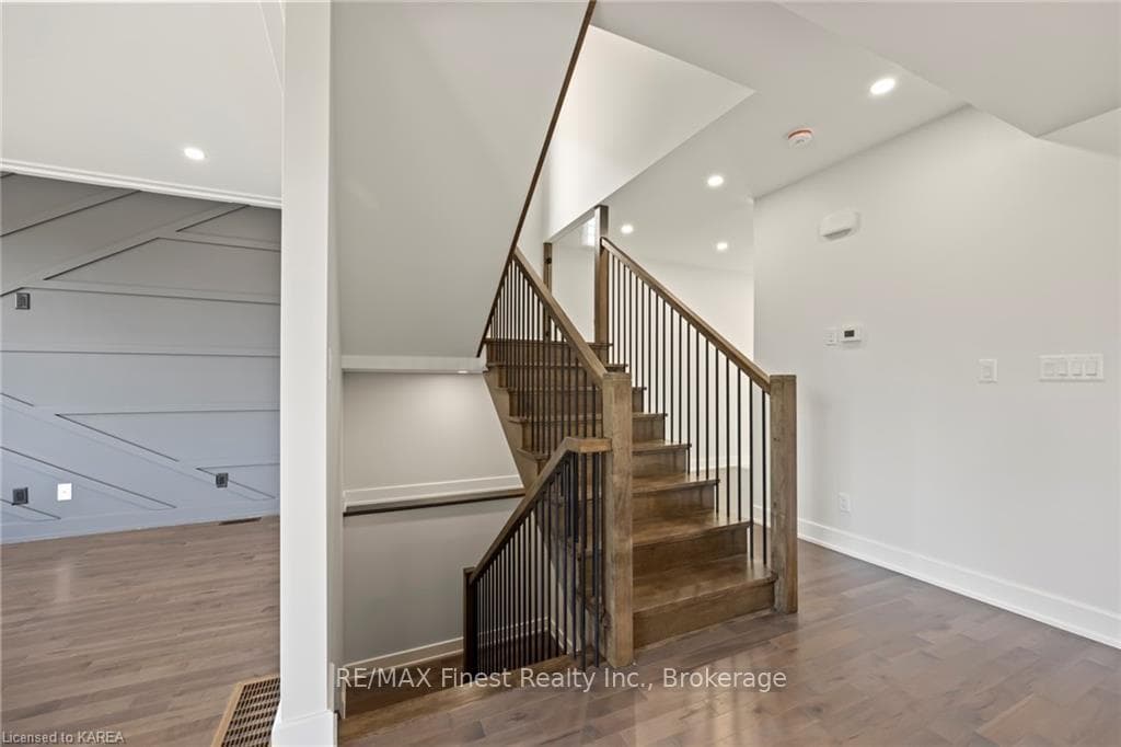 20 PARK Crescent photo 23