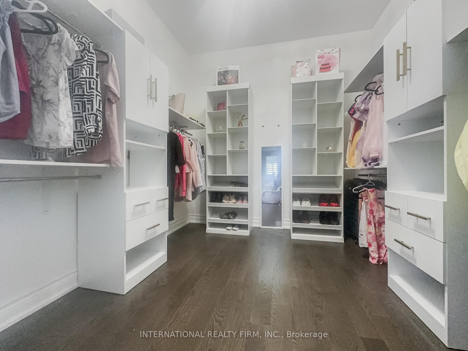 150 Cannes Avenue photo 33