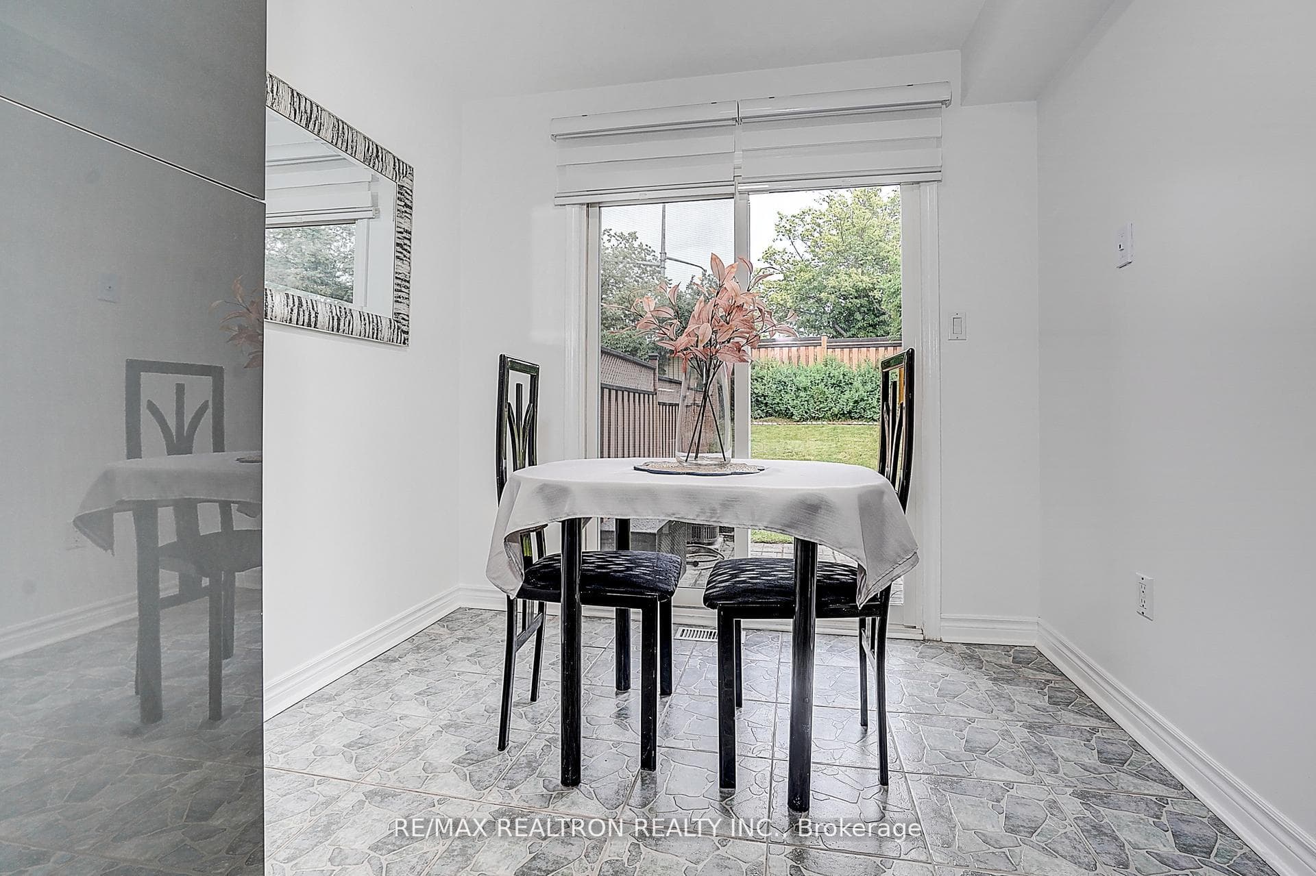 51 Steepleview Crescent photo 12