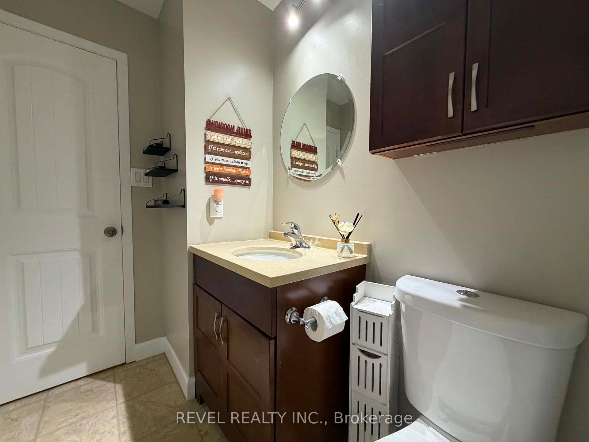 894 Suzanne Street photo 18
