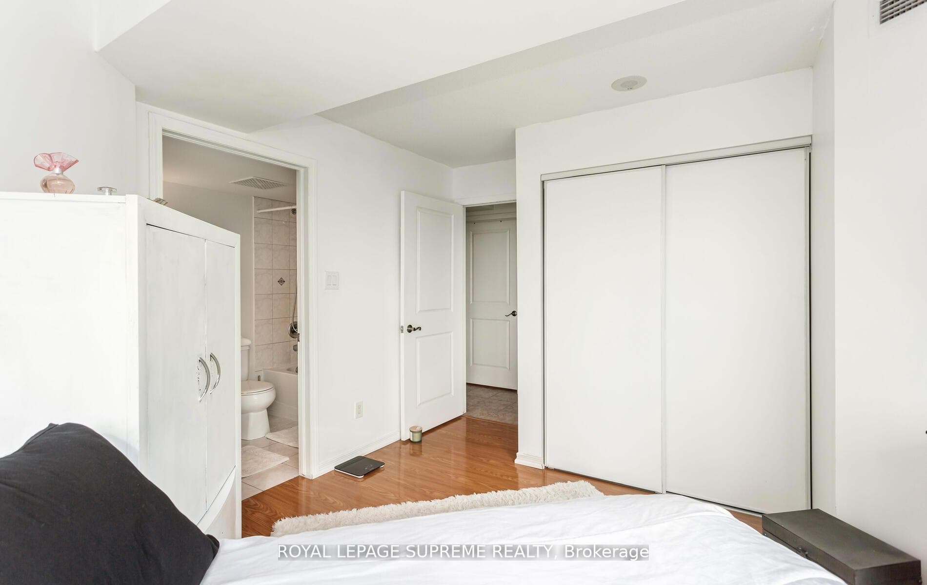 9 George Street Unit 1606 photo 17