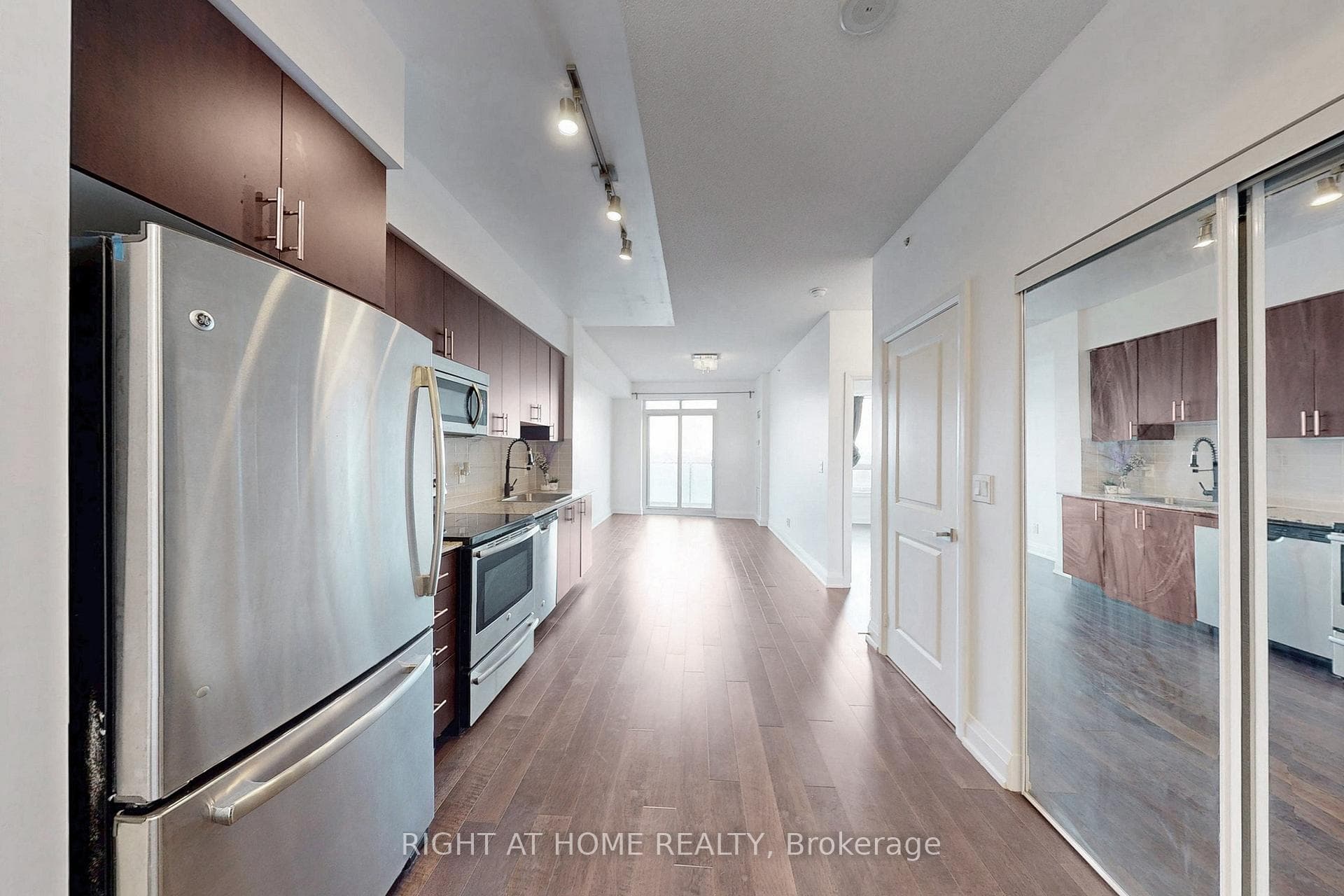 7161 Yonge Street Unit 1127 photo 12