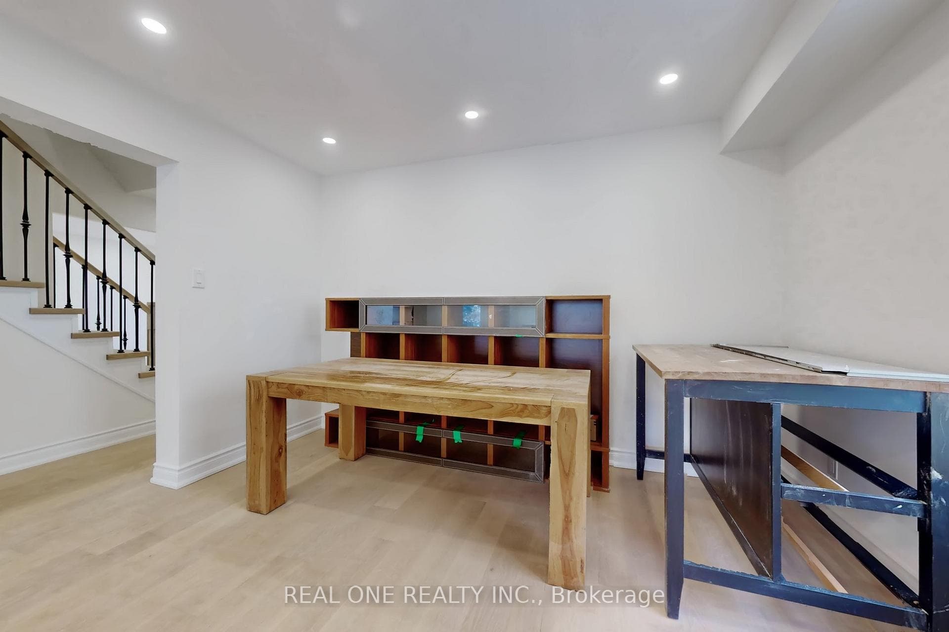 86 Breckonwood Crescent photo 13