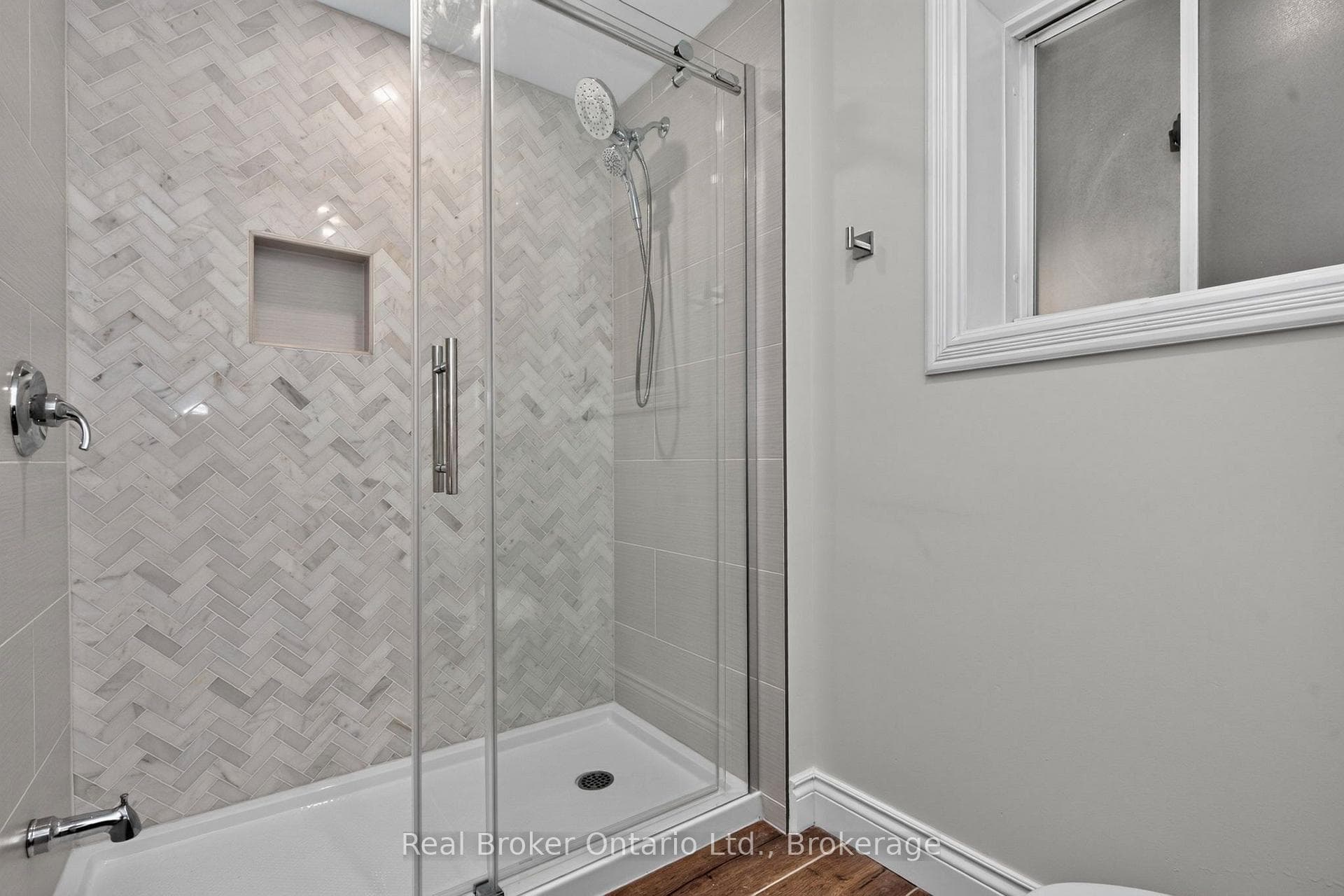 723 Algonquin Drive photo 28