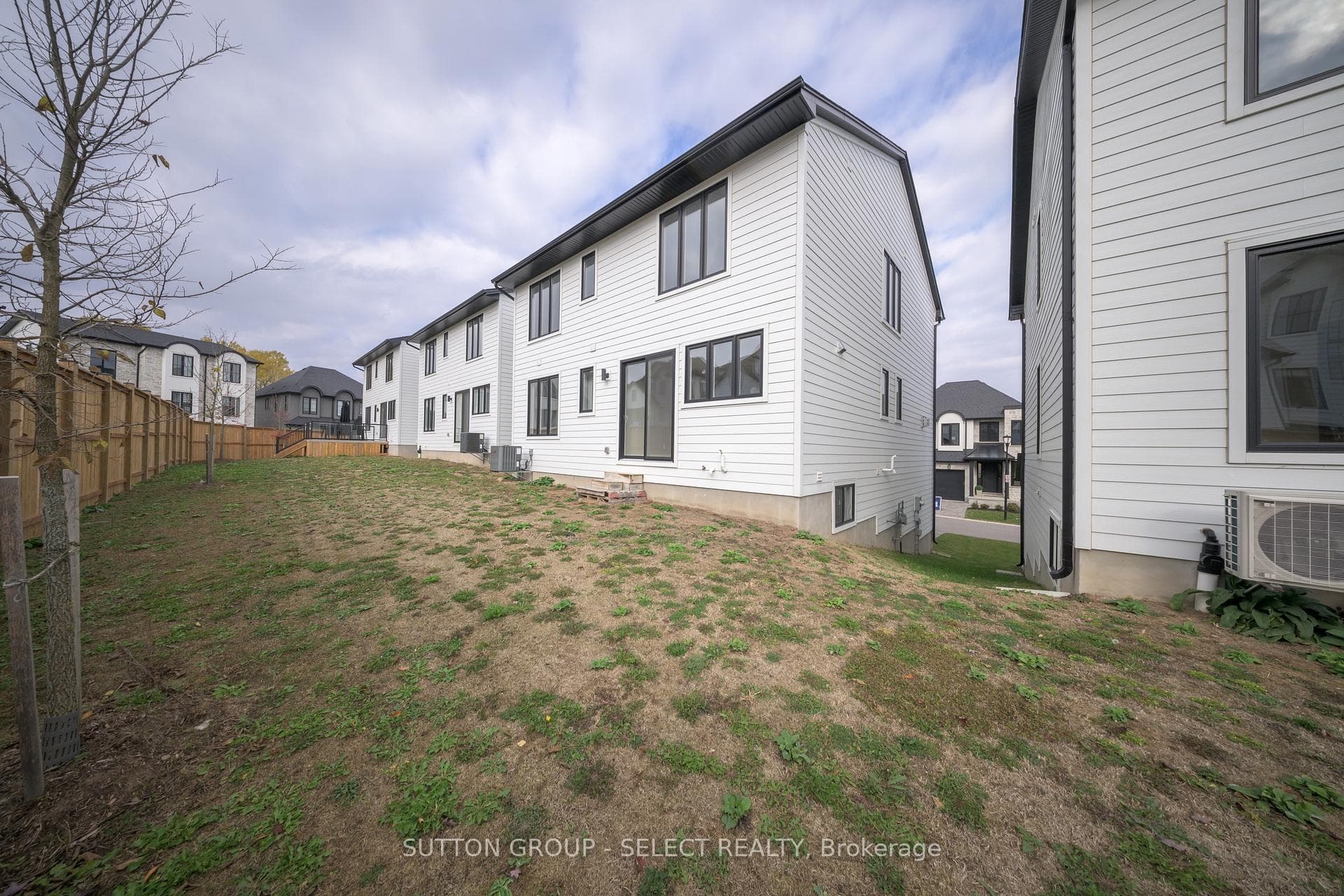 2835 Sheffield Place Unit 7 photo 34
