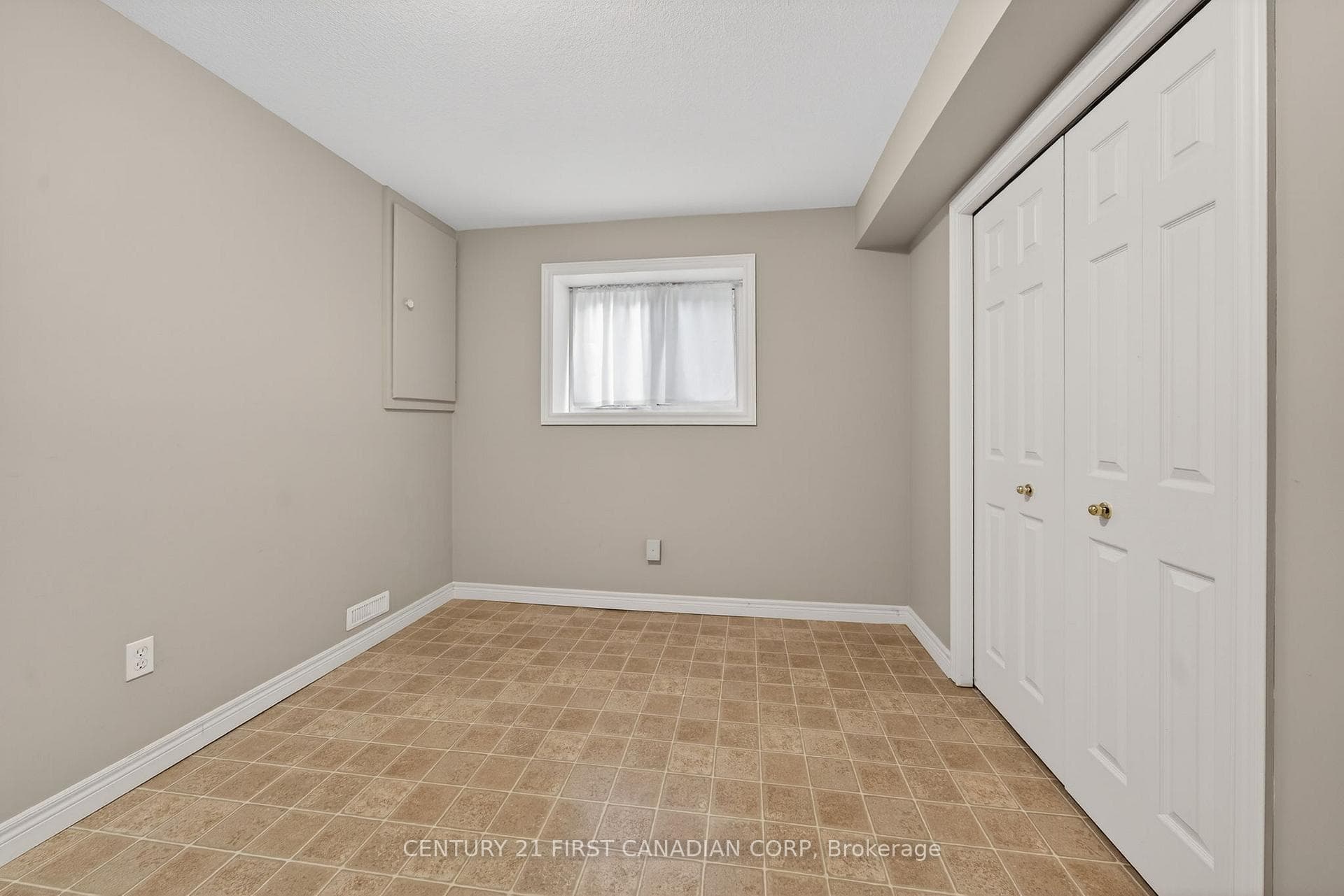 33 Juniper Crescent photo 20