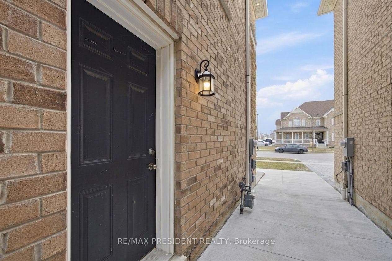 584 Remembrance Road photo 49