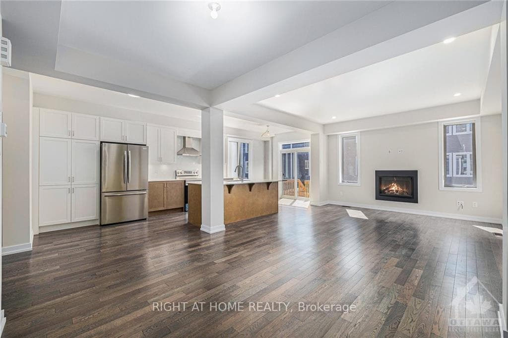 68 HACKAMORE Crescent photo 4