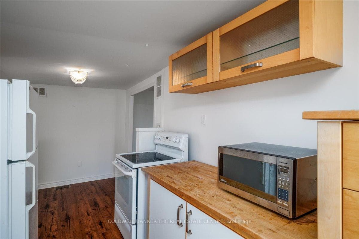 Kitchen and Kitchen Table Area