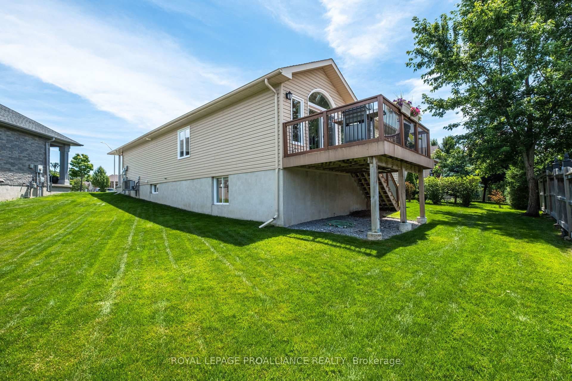 1286 Mazzolin Crescent photo 4
