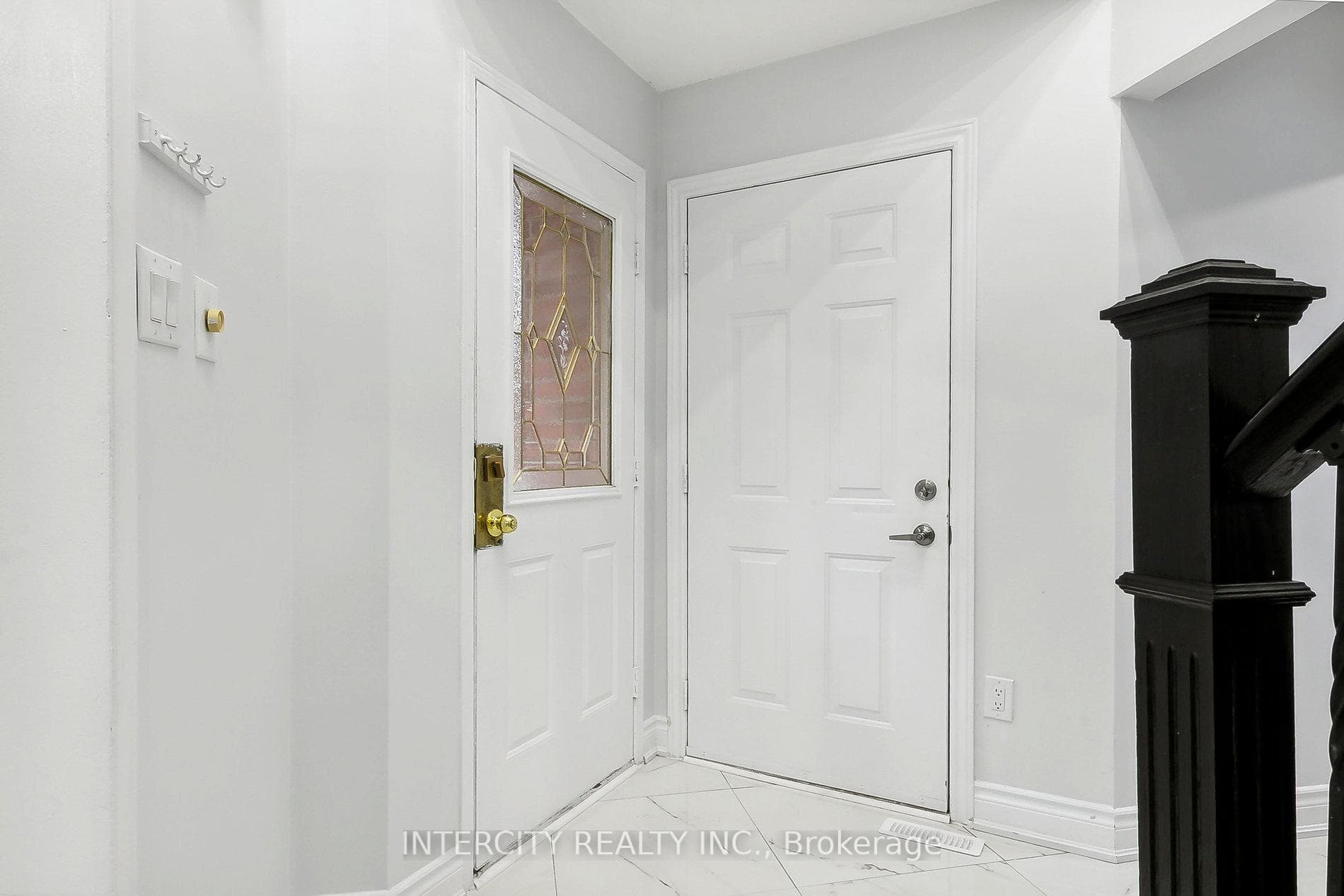 204 Delaney Drive photo 4