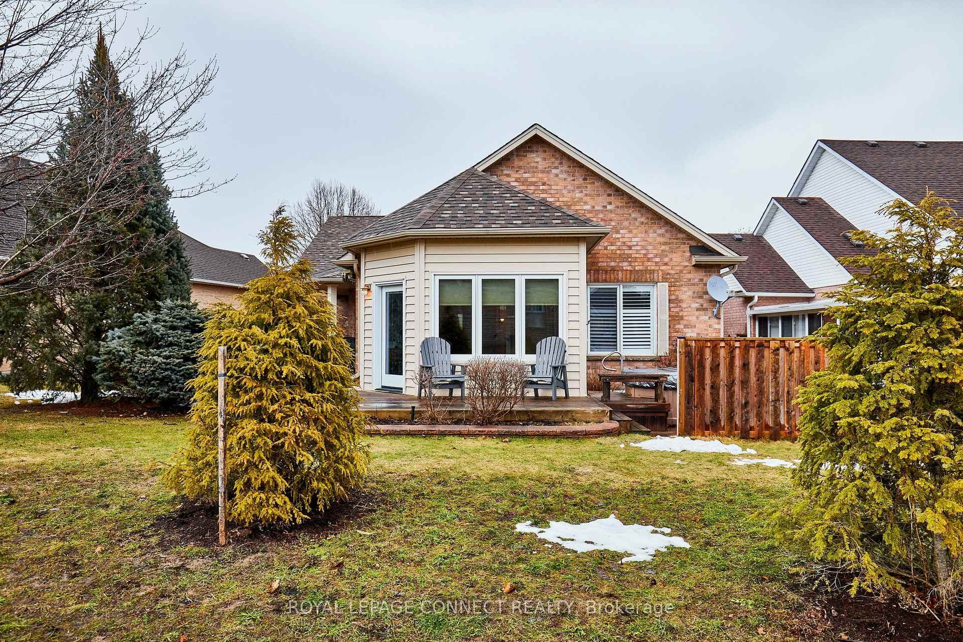Property Backs onto a Parkette