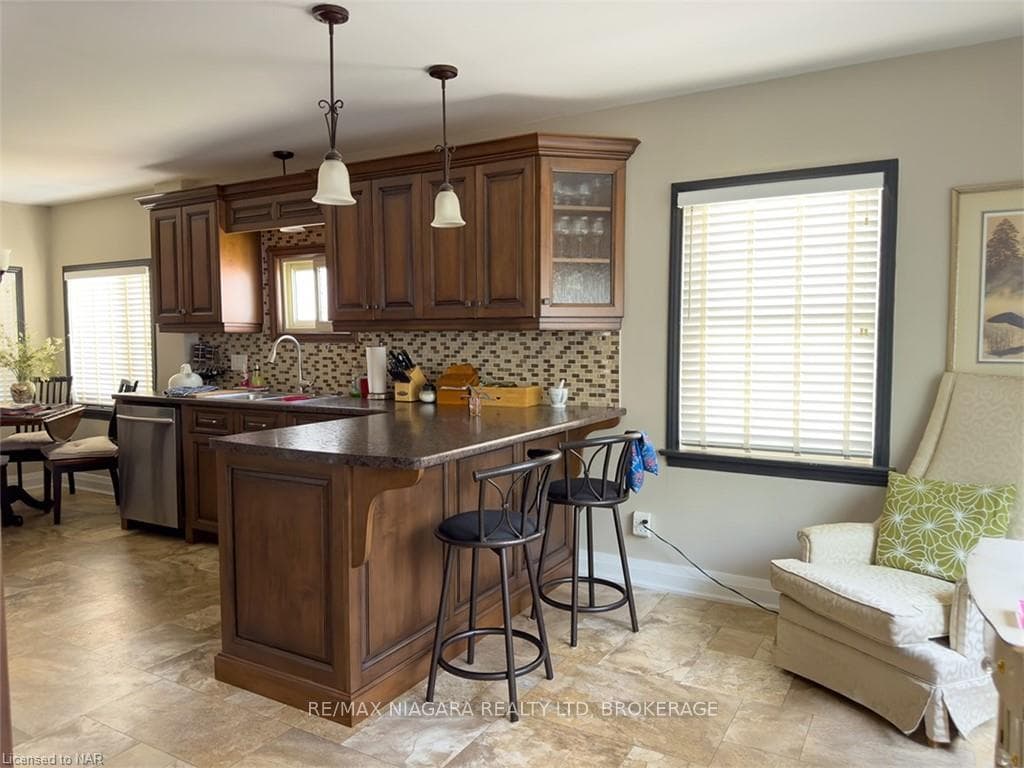 76 FOREST Avenue photo 12