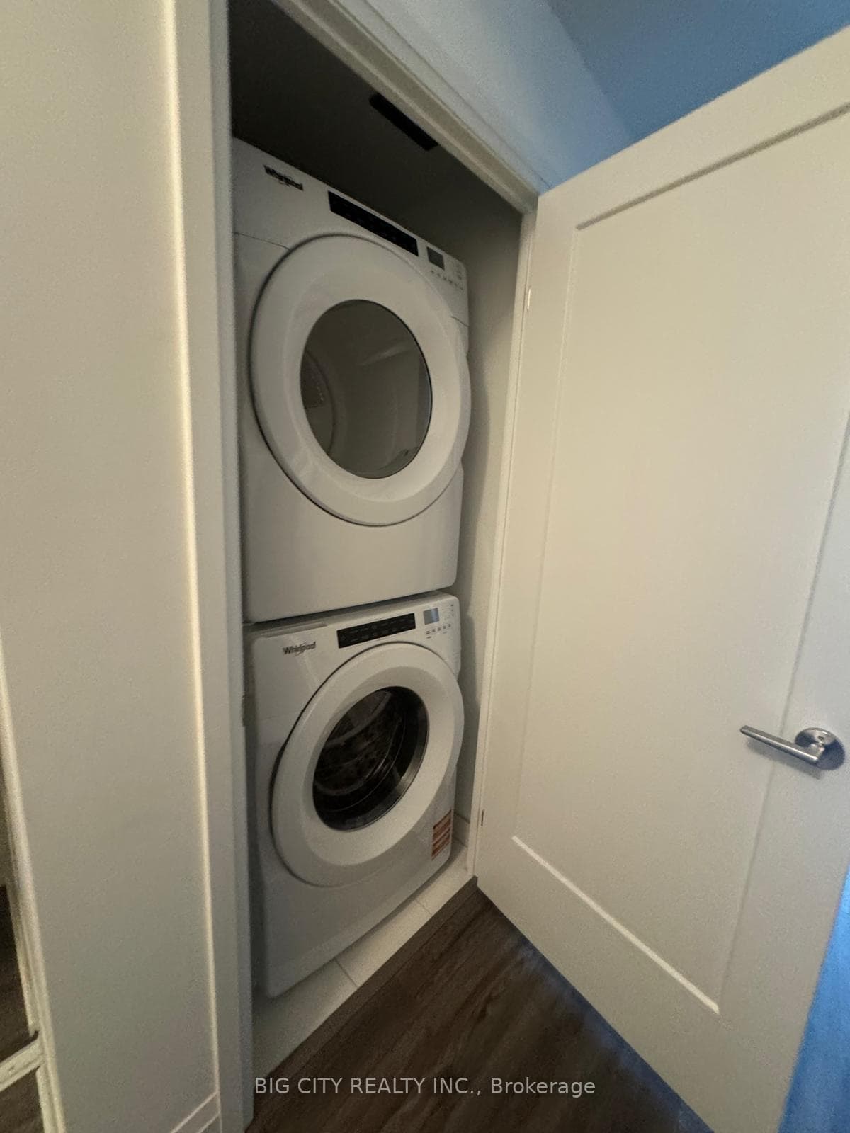 20 Soudan Avenue Unit 811 photo 8