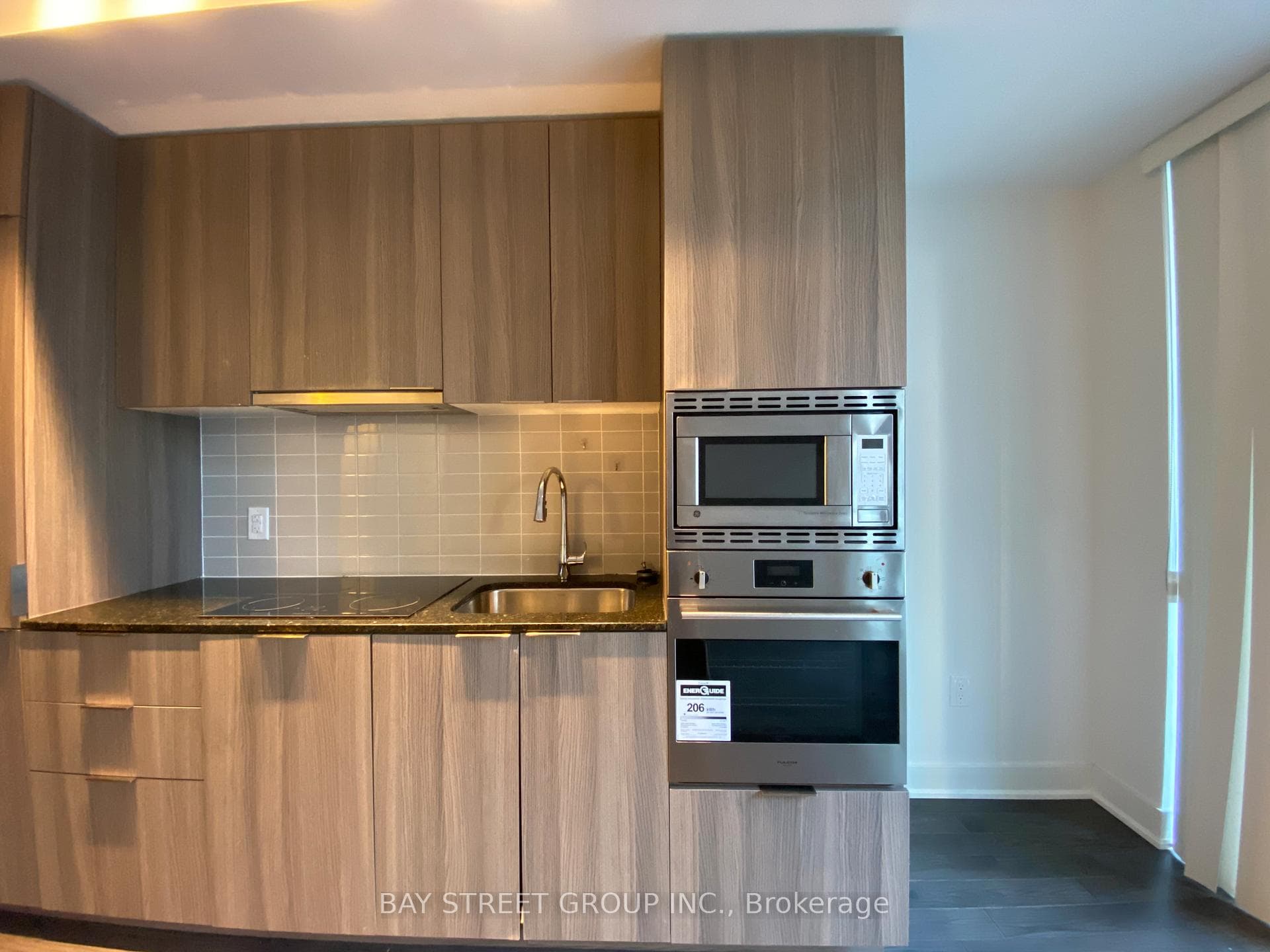 955 Bay Street Unit 506 photo 5