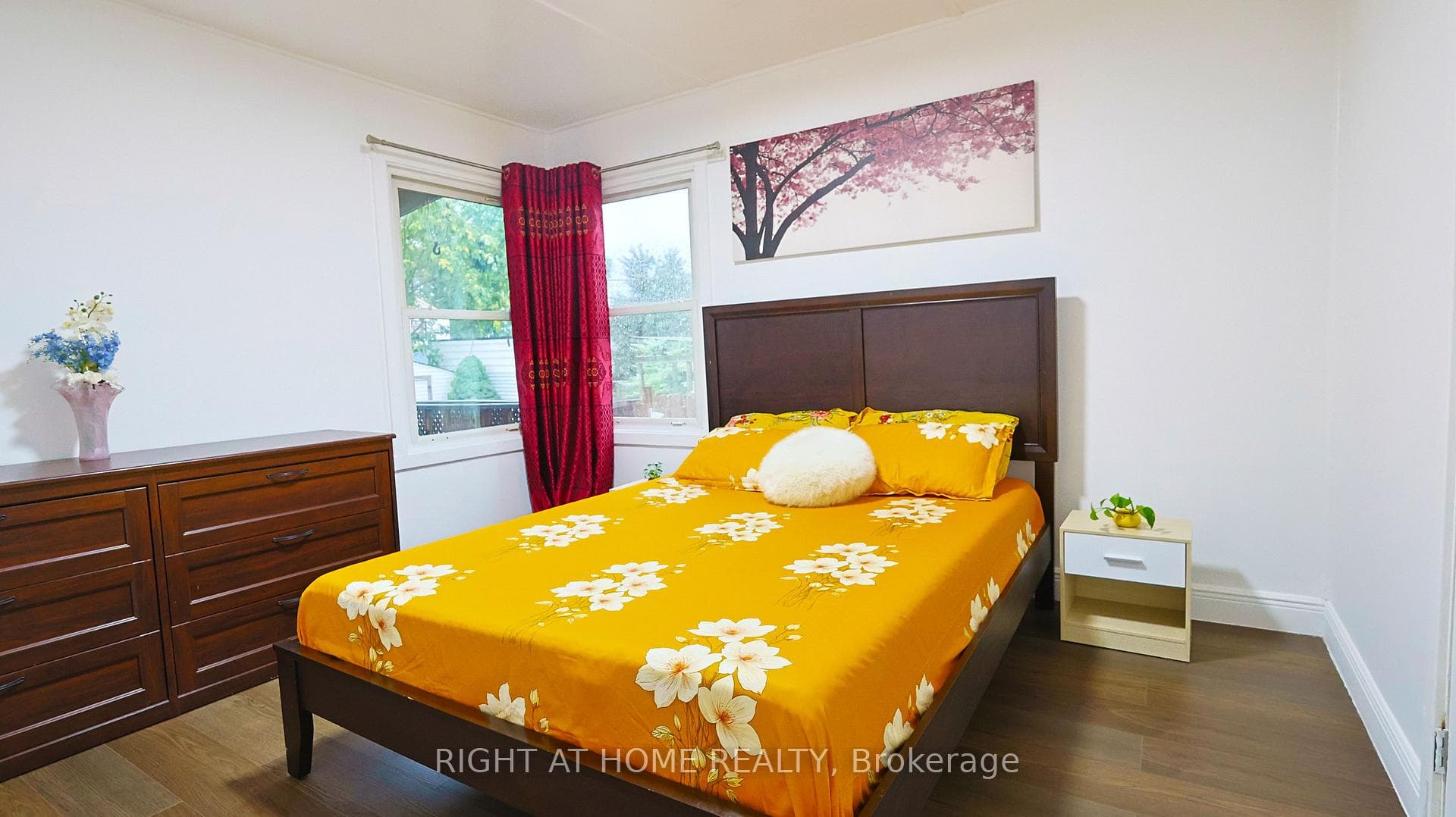 82 Normanhurst Avenue photo 14