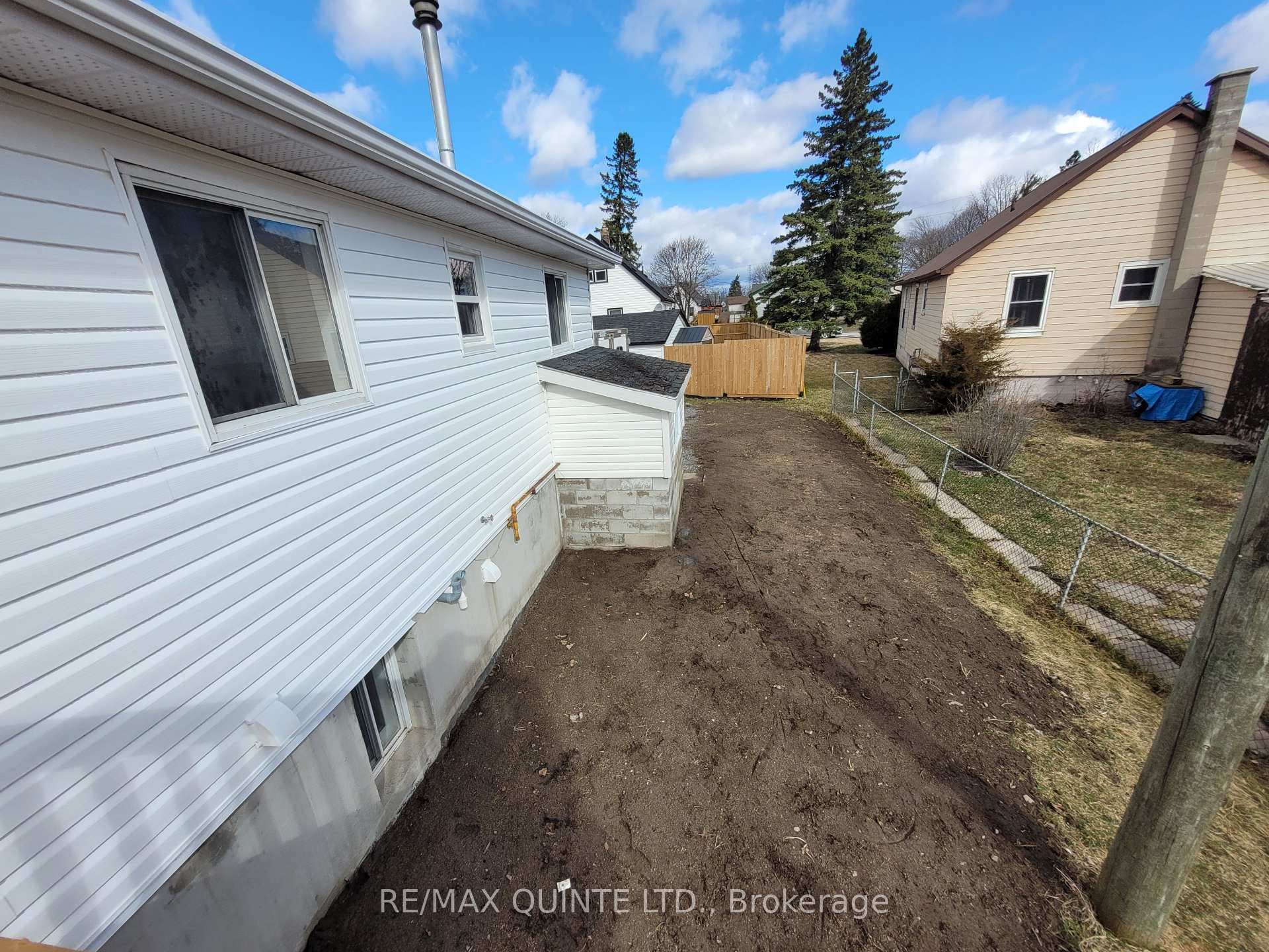 331 SIDNEY Street photo 15
