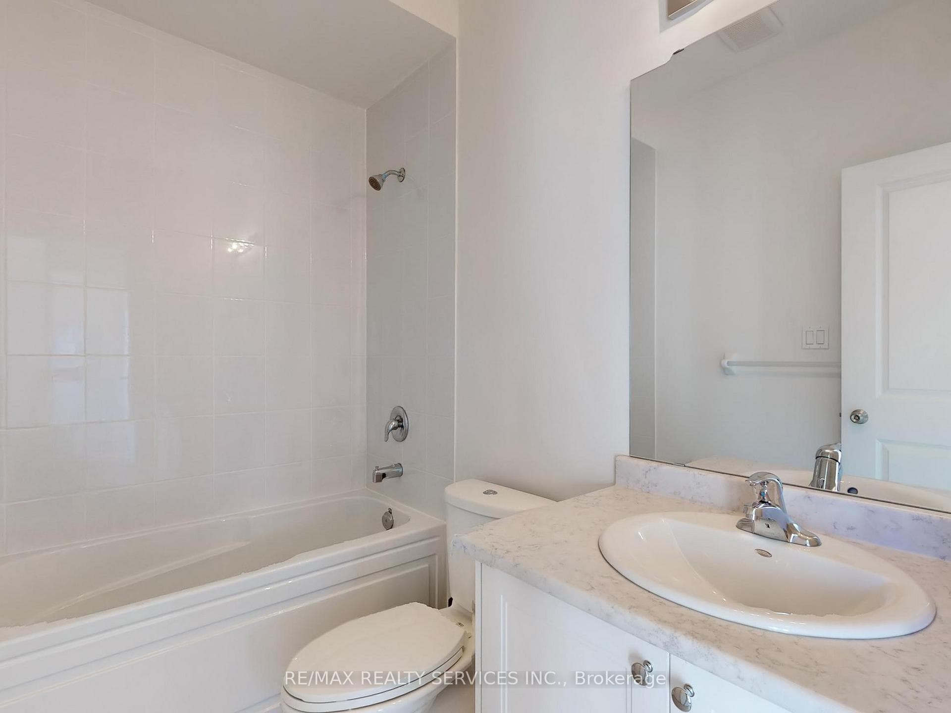 Common Full Bathroom