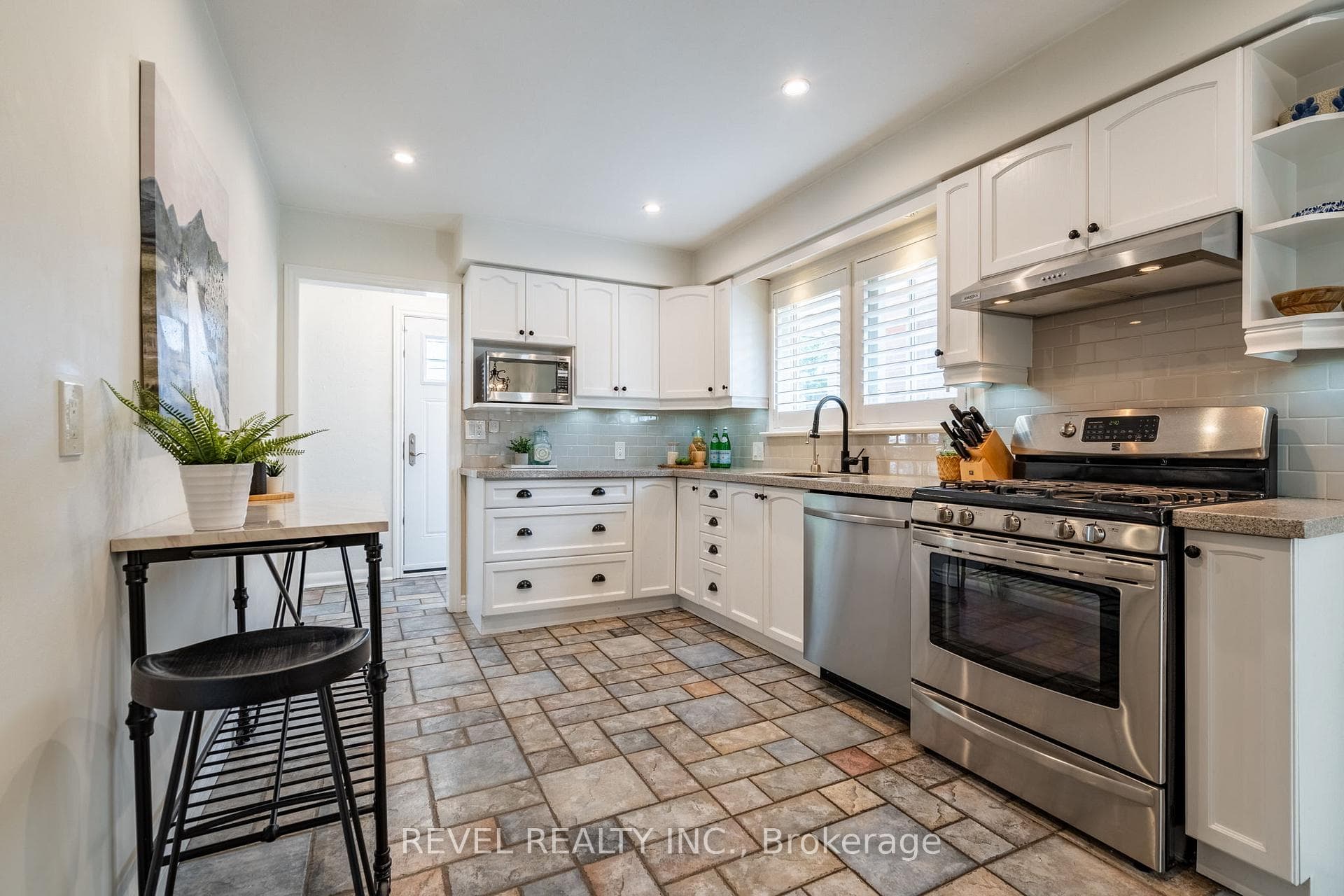 198 West 32nd Street photo 9