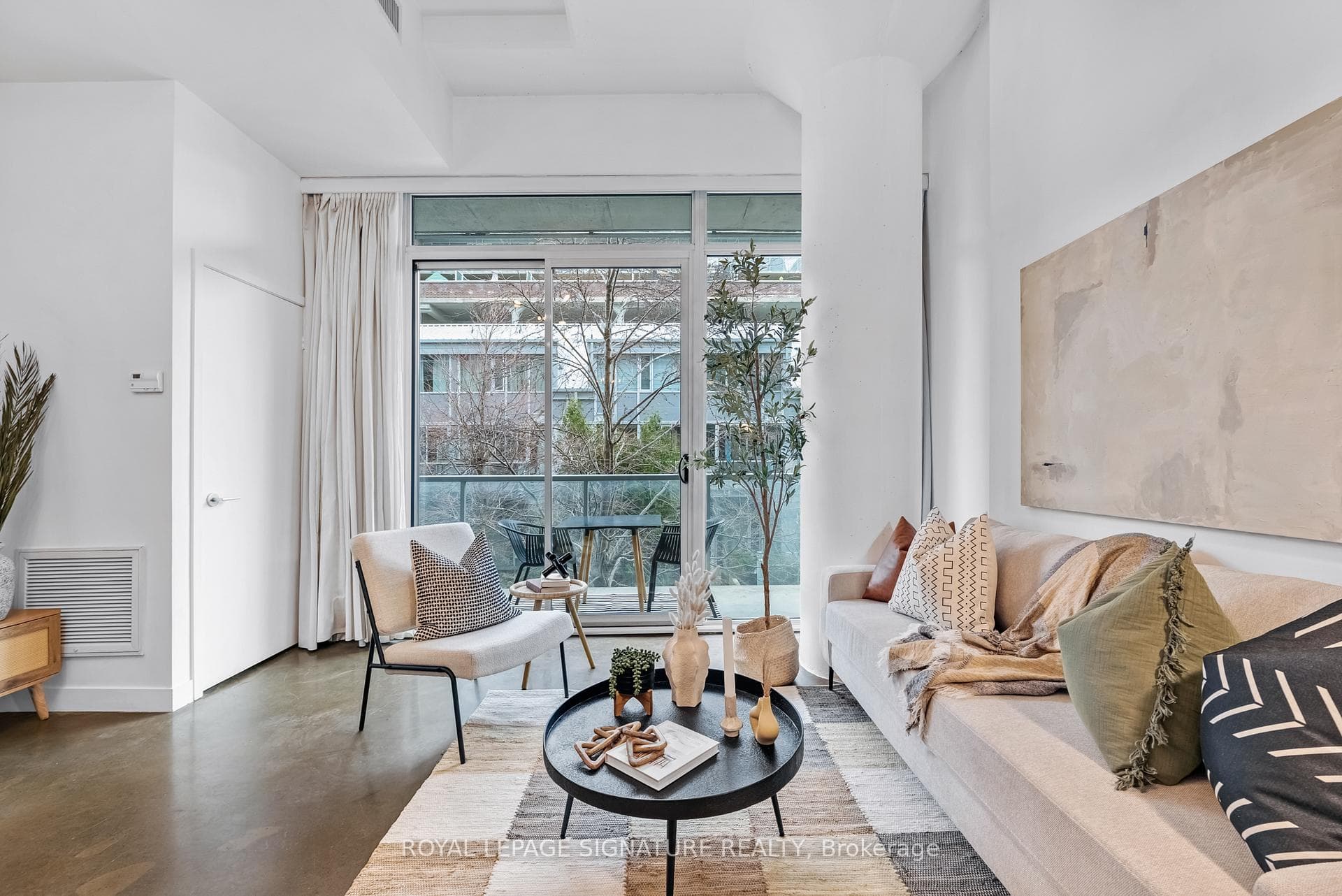 201 Carlaw Avenue Unit 201 photo 3