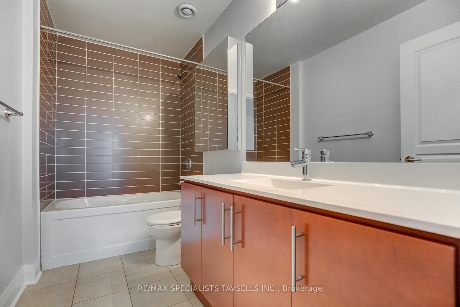 1 Hurontario Street Unit 304 photo 23