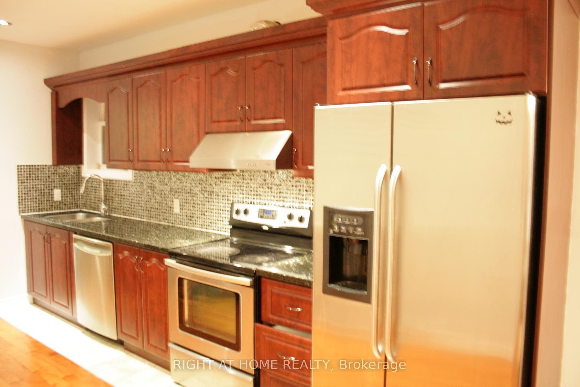 259 Lansdowne Avenue photo 4