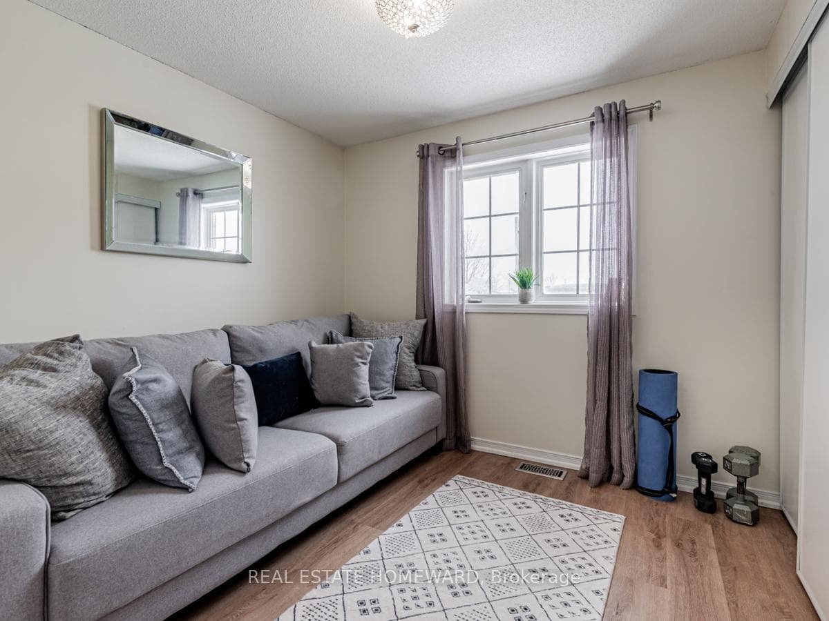 2033 Swan Street photo 24