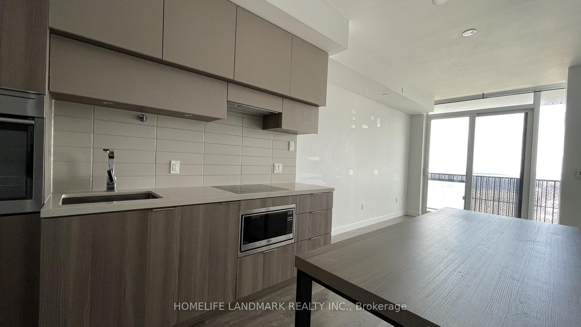 8 Eglinton Avenue Unit 4207 photo 4