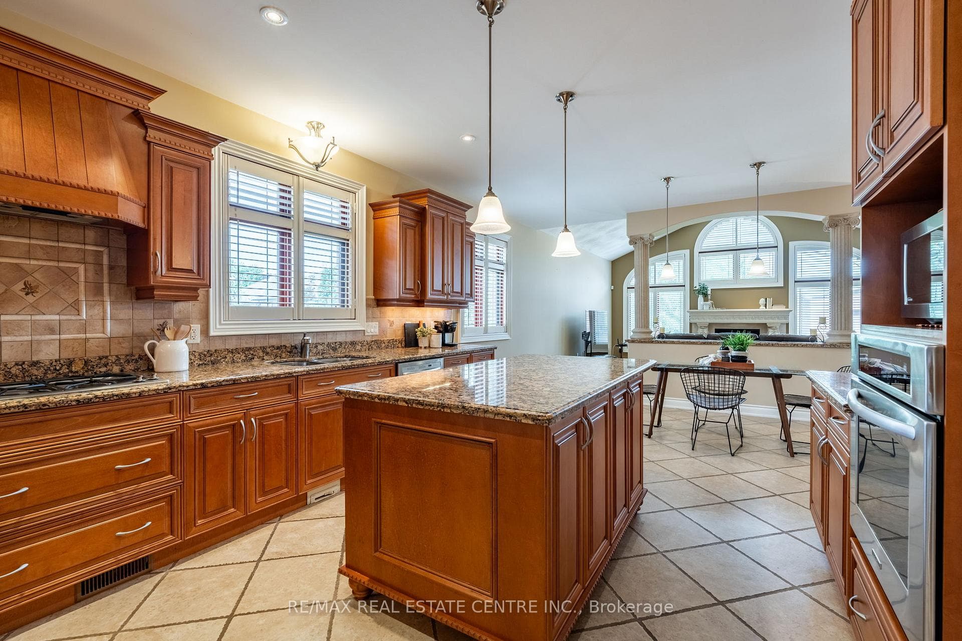 253 GLANCASTER Road photo 9