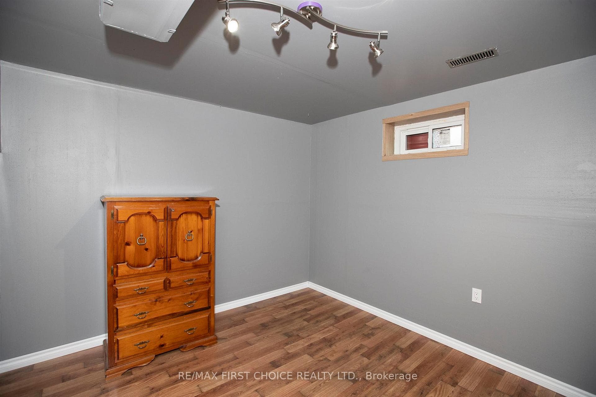 139 Burriss Street photo 22