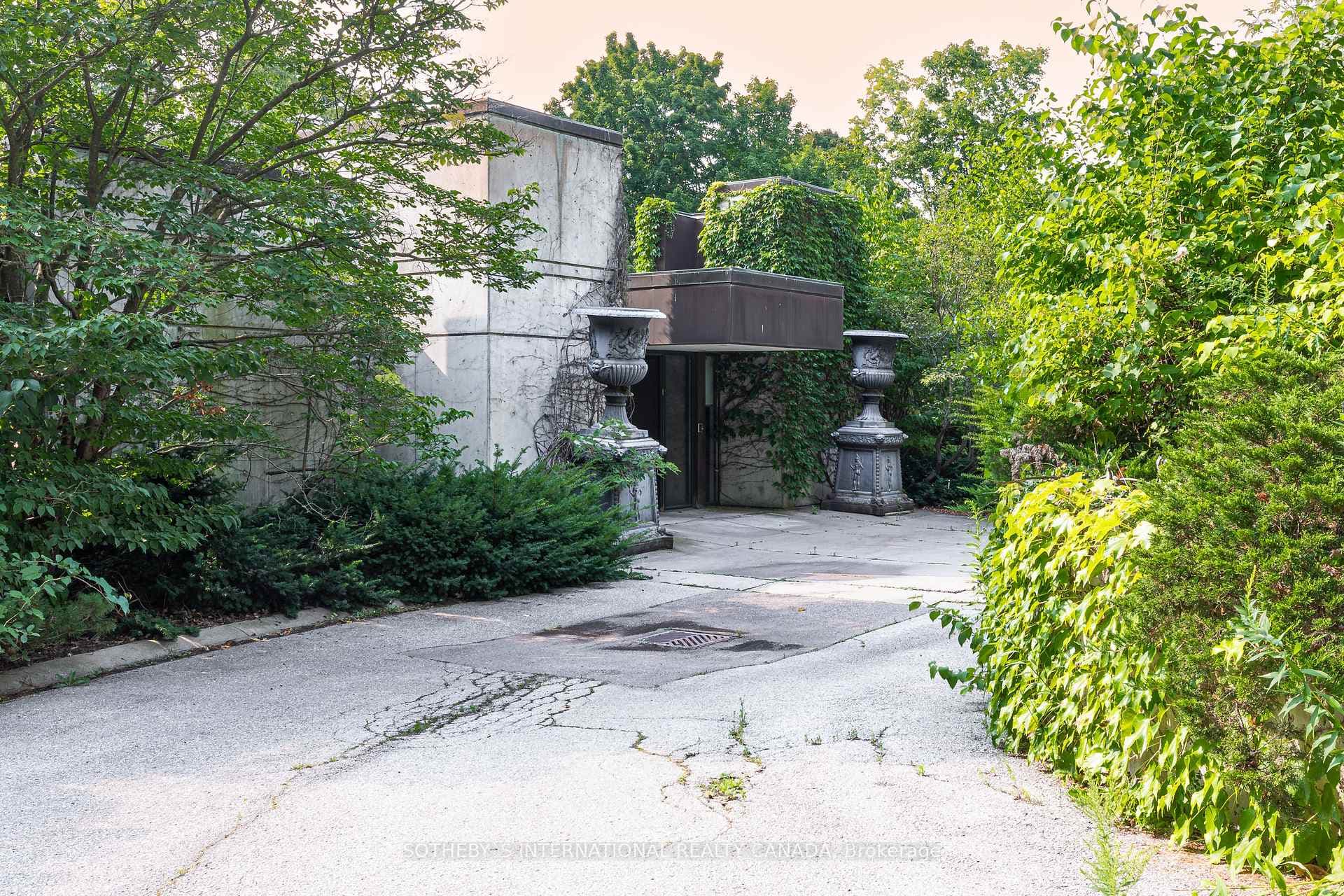 112 Westwood Lane photo 2