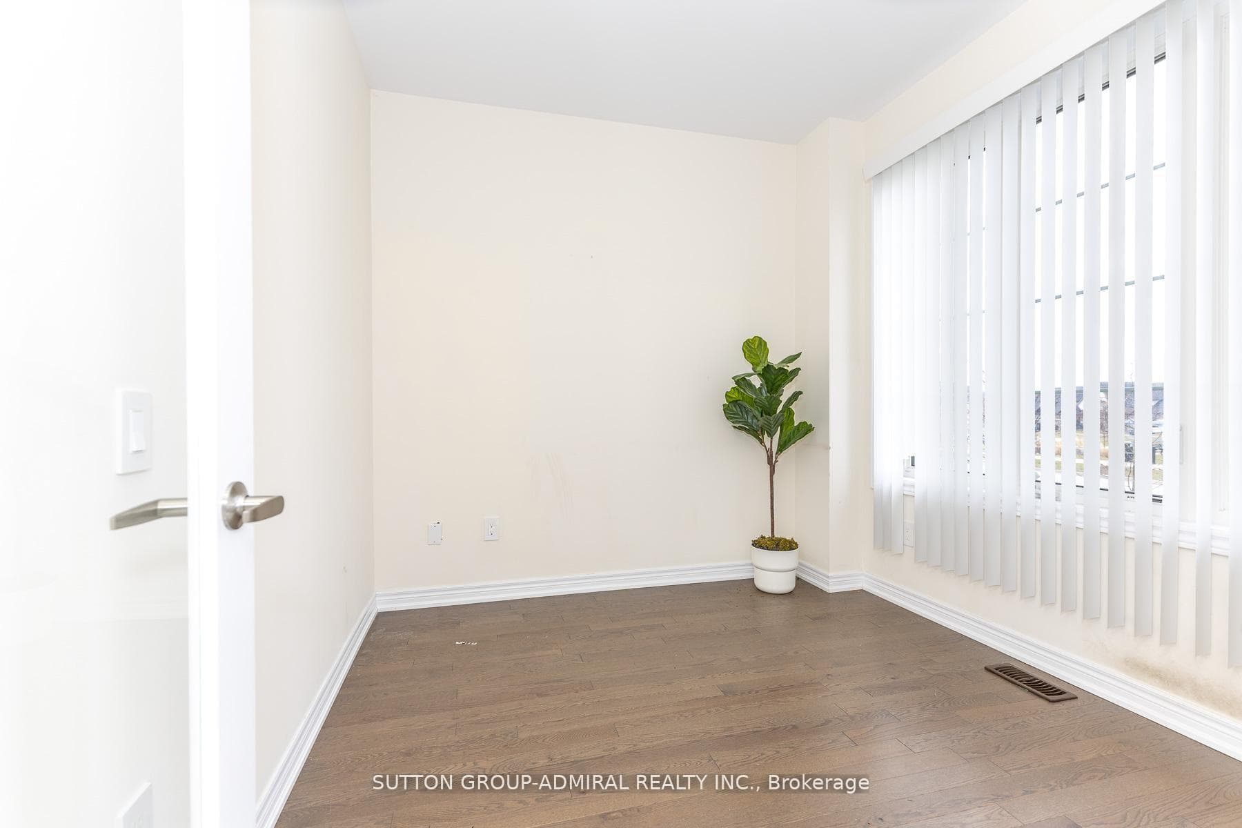 30 Albert Spencer Avenue photo 3