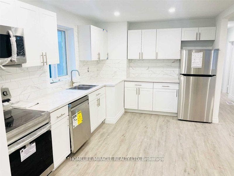 208 Olive Avenue Unit Main floor photo 3