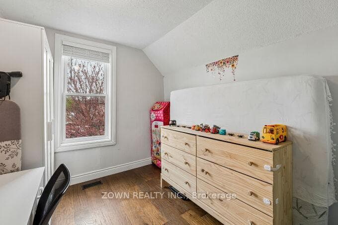 6 Albany Avenue photo 22