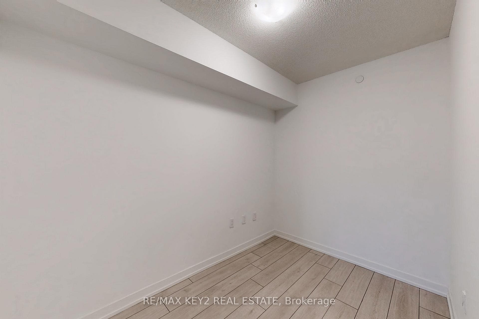556 Marlee Avenue Unit 302 photo 18
