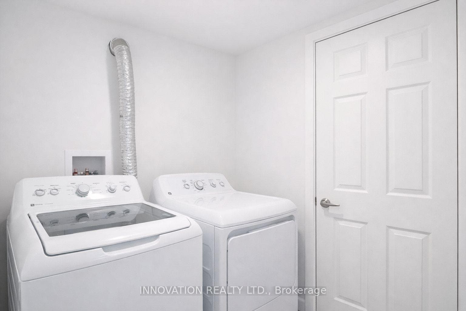 21 Parkside Crescent Unit B photo 11