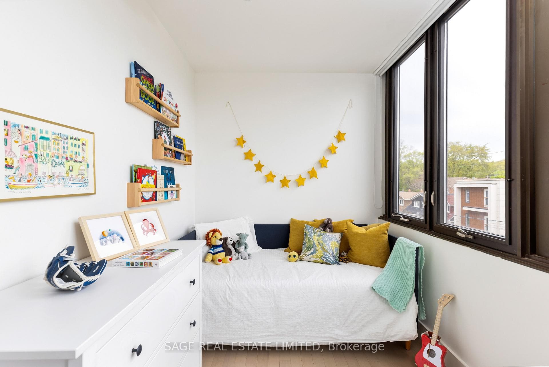 300 Coxwell Avenue Unit 301 photo 13