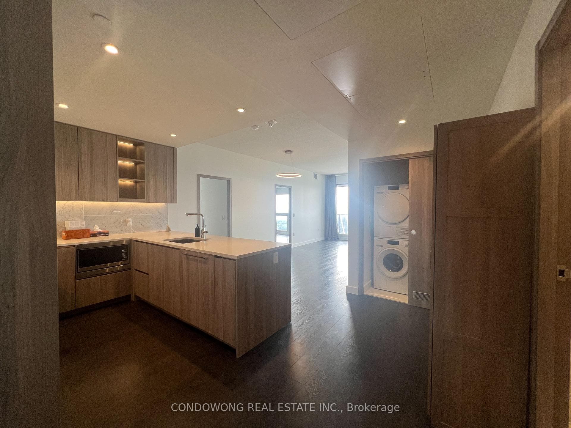 85 McMahon Drive Unit 3202 photo 3