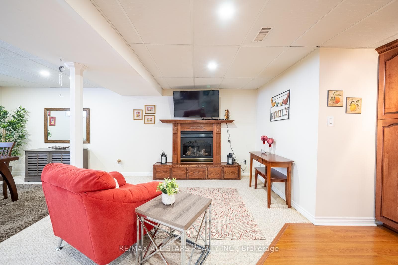 10 Woodlands Avenue photo 46