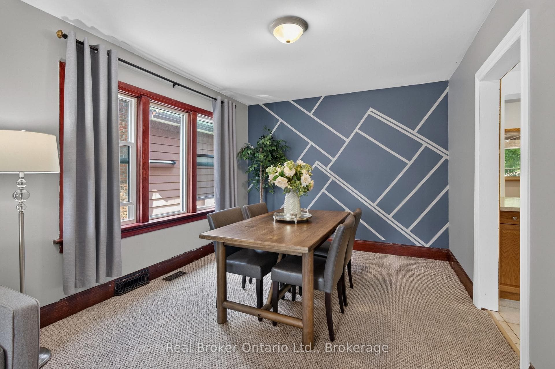 2 Herlan Avenue photo 14