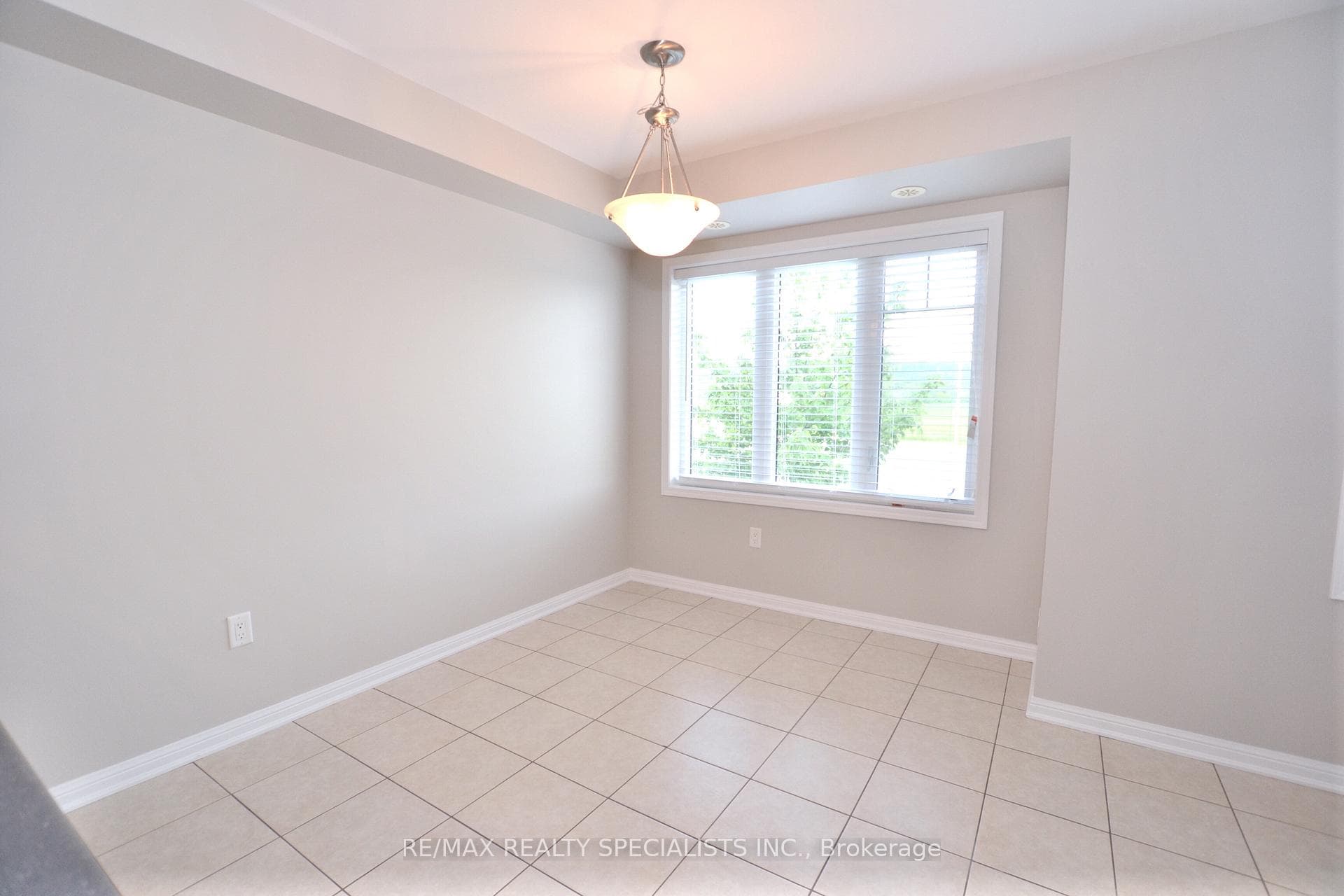 6020 Derry Road Unit 9 photo 4